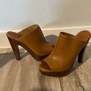 High heel leather shoes